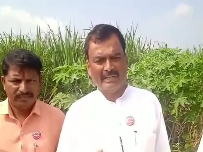 Sugar Commissioner Shekhar Gaikwad works at the behest of some ministers, alleges Pandurang Raite of Farmers' Union

