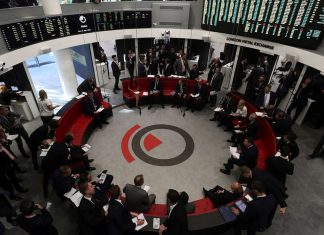 The LME examines the trail of an embargo on Russian metals Le « ring » est le dernier marché à la criée en Europe.