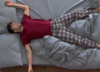 The importance of sleep and the effects of sleep deprivation on the body and brain स्वतःच्या जीवाशी खेळ थांबवा! वेळच्यावेळी झोपा, कारण झोप झाली नाही तर...