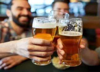 These are the foods you should avoid while consuming alcohol दारूसोबत चुकूनही खाऊ नका 'हे' पदार्थ... नाहीतर होऊ शकतो गंभीर परिणाम