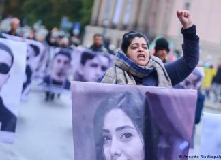 Thousands protest in Germany against regime in Iran | Currently Germany | DW Germany, Berlin | Iran protest