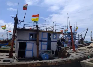 Two Indian boats in Pakistan’s possession 16 boatmen arrested from Palghar district english News Two Indian boats in Pakistan's possession 16 boatmen arrested from Palghar district Marathi News