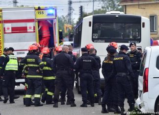 Van carrying migrants crashed in car chase | Current Europe | DW Rescue workers and police at the scene of the accident