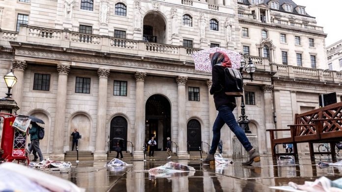 La Banque d'Angleterre a lancé un programme d'achat en urgence face à la flambée des taux britanniques.