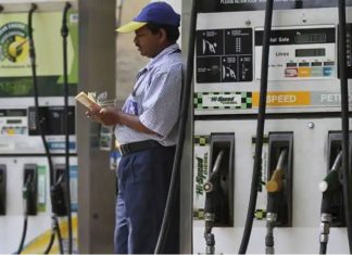 petrol diesel price today 03 october 2022 in maharashtra Petrol Diesel Price : महाराष्ट्रातील 'या' जिल्ह्यात मिळतंय सर्वात महाग पेट्रोल; जाणून घ्या तुमच्या शहरातील दर