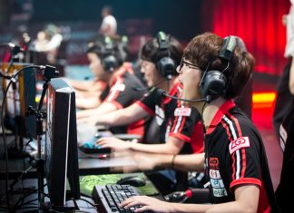 Digital Arenas and Virtual Victories: The World of Online Gaming and Esports